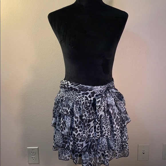 LUV ME MORE black and white leopard ruffled skirt! - Picture 2 of 8